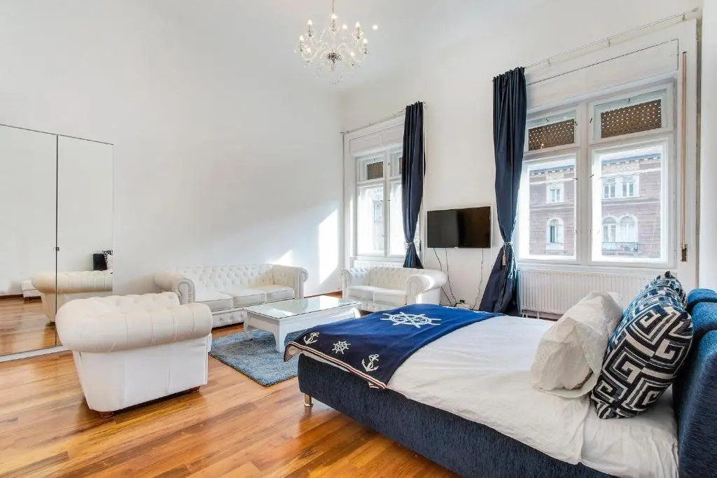 Royale Apartment