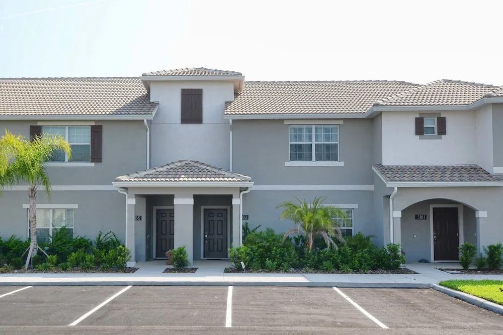 Storey Lake 4 Bedroom Townhome w Splashpool - 1618ST