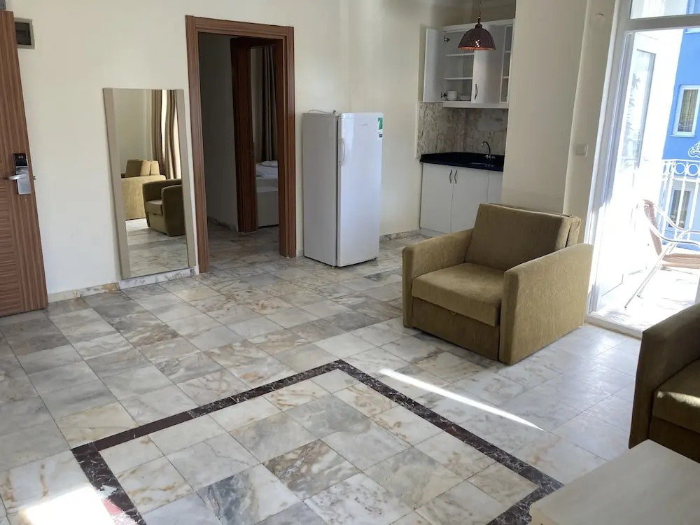 Popular 1 bed Apart Home in Central Side With Many on Site Amenities Facilities