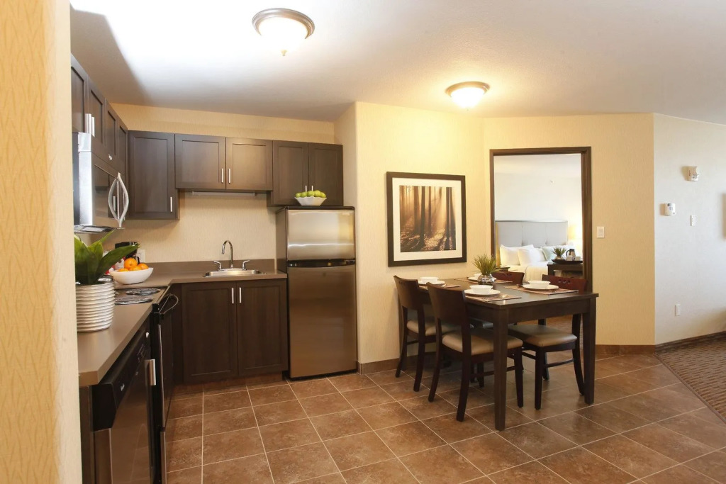 Pomeroy Inn & Suites at Olds College