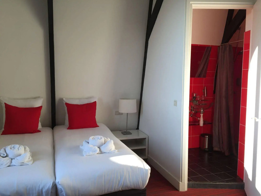 Nine-T-Teen Bed and Boutique