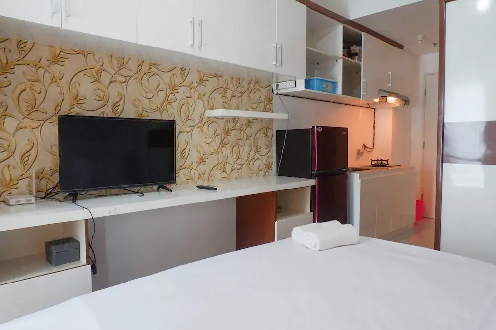Comfy and Nice Studio at Orchard Supermall Mansion Apartment By Travelio