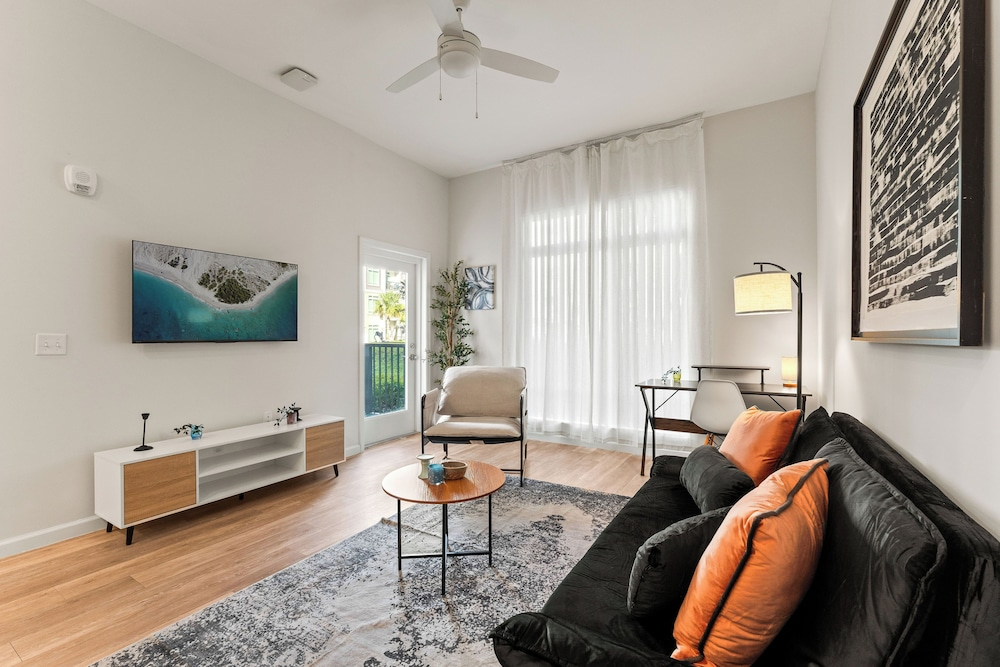 Riviere Apartments King Bed Suite & Pool & Gym & Pet Friendly & Near Epic Universe