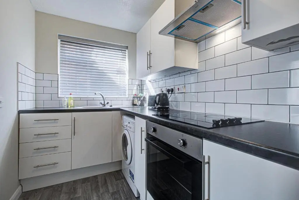 Windsor Burnham Ascot Haven Sleeps 4