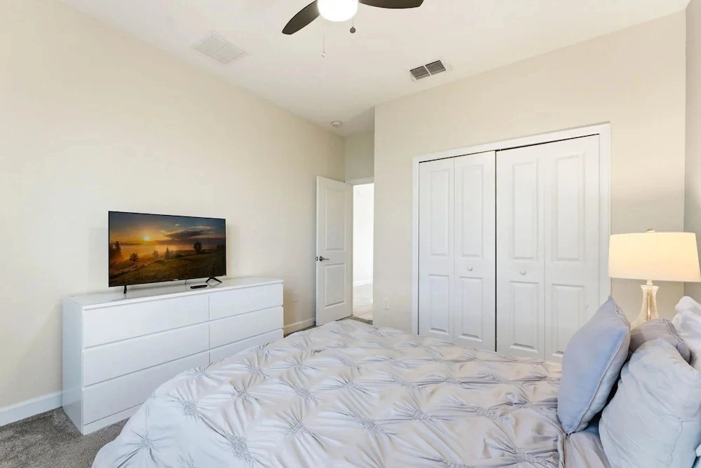 5BR Family Home, Pool, Theme Beds, Space, Location