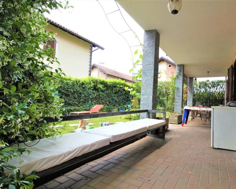 Rainbow House on Lake Orta With Parking and Private Garden