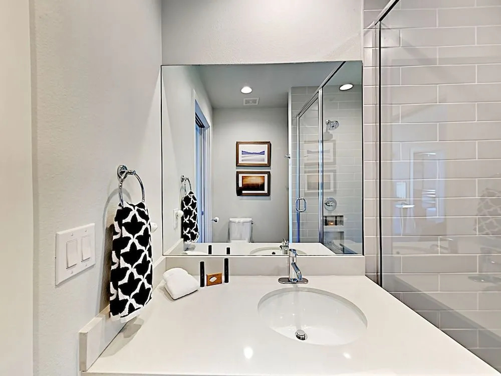 East-Side Urban Retreat Unit 263 - 2 Br Condo