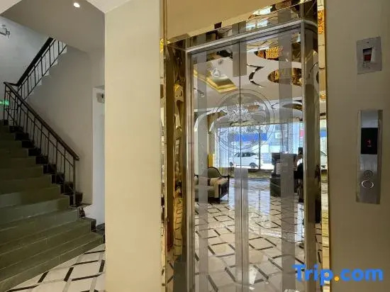 Liuzhou Yuejingshe Apartment (Qingyun Minsheng Market)