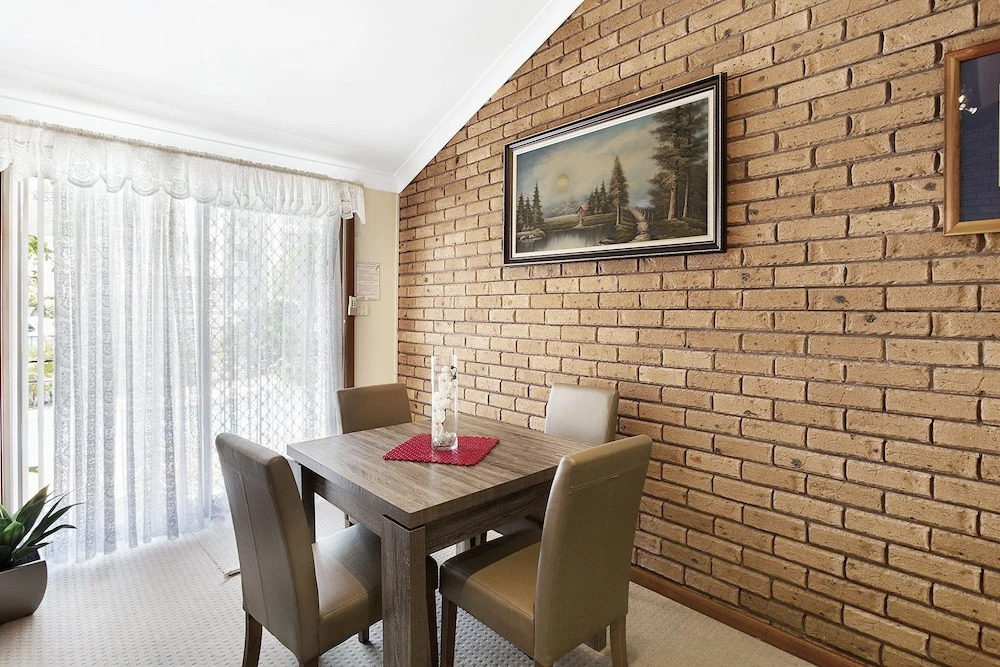 Macadamia Court, 2/8 Government Road