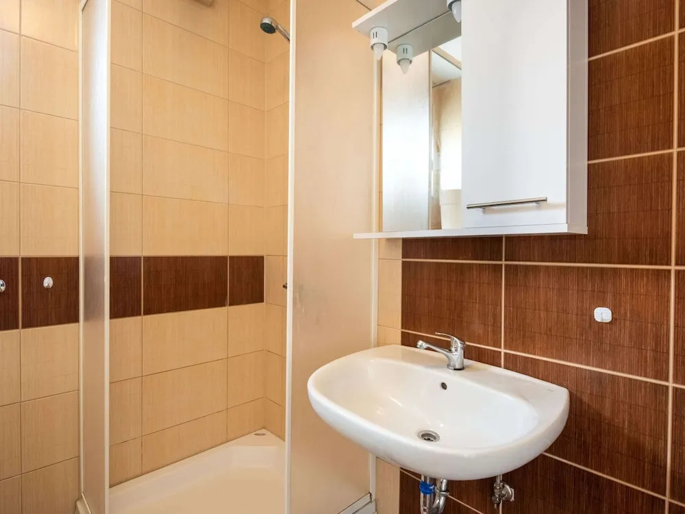 Lovely Apartment in Novalja near Sea Beach & Town Center