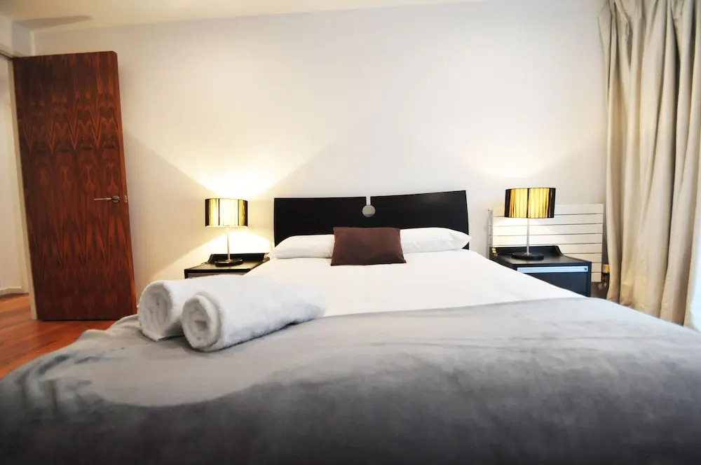 Modern Apartment in Old Street