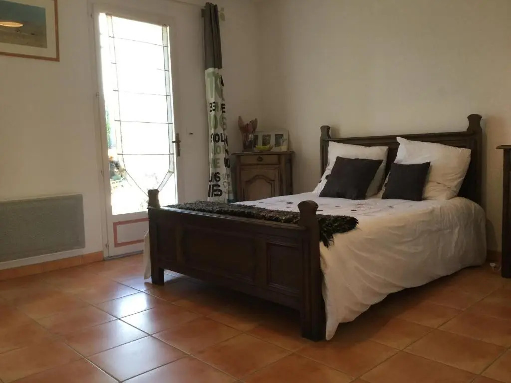 nice home rental in the hearth of the village mouriès, in the natural park of the alpilles