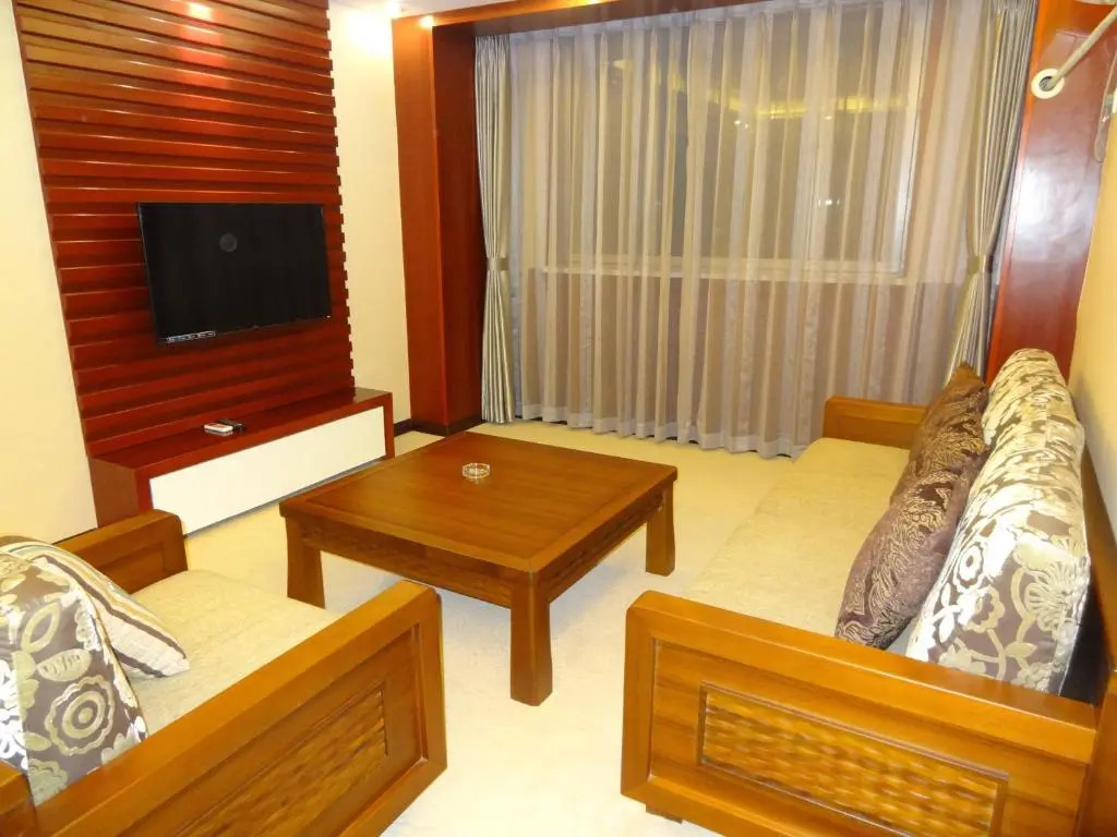 Huilong Tower Hotel