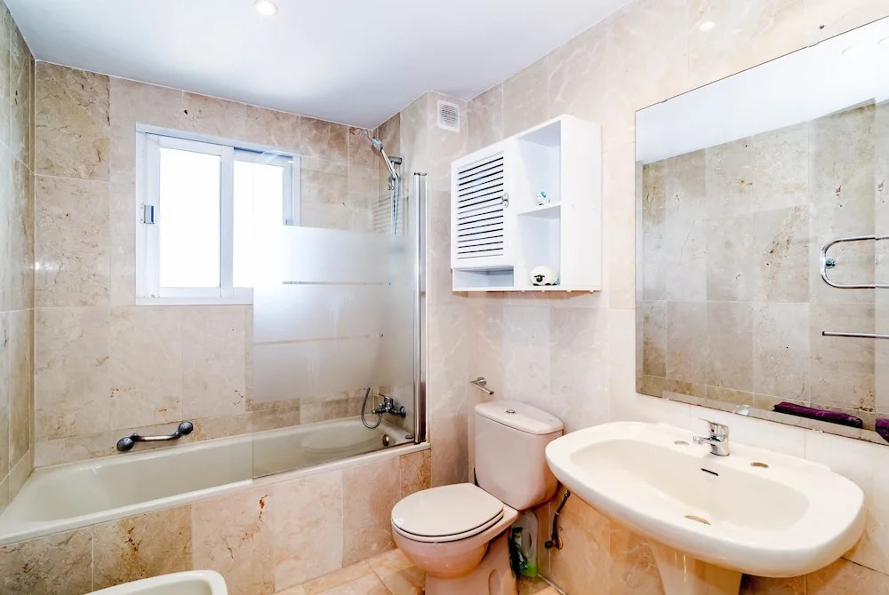 MA1 Marvelous 2 bedroom apt close to everything Roomservice