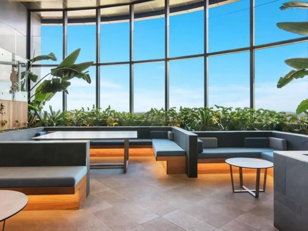 2BR Luxury Skytower CBD Pool Gym Netflix