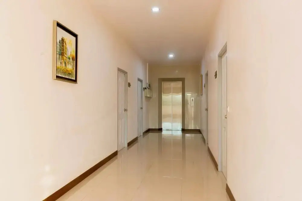 Ree- Riverside hotel