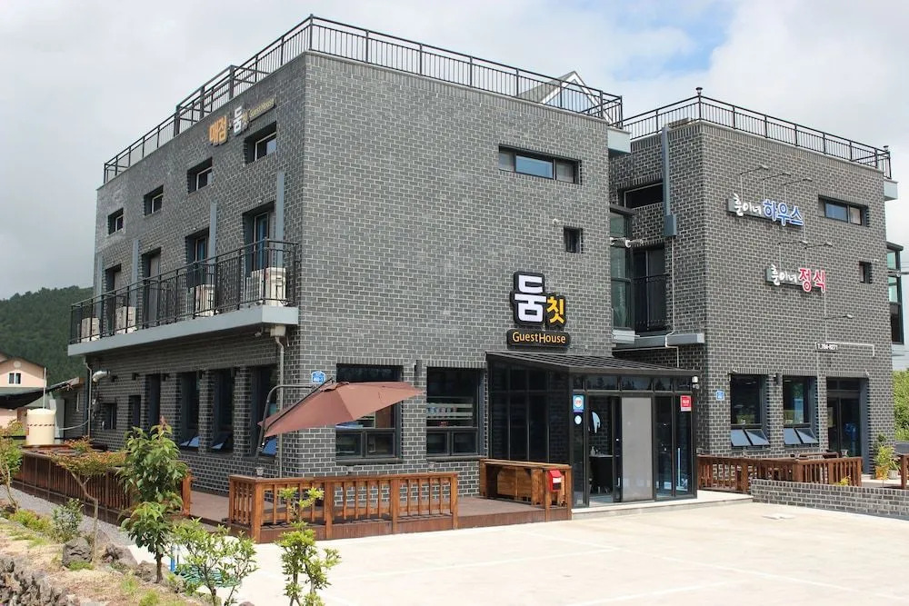 Doomchit Guest House - Hostel