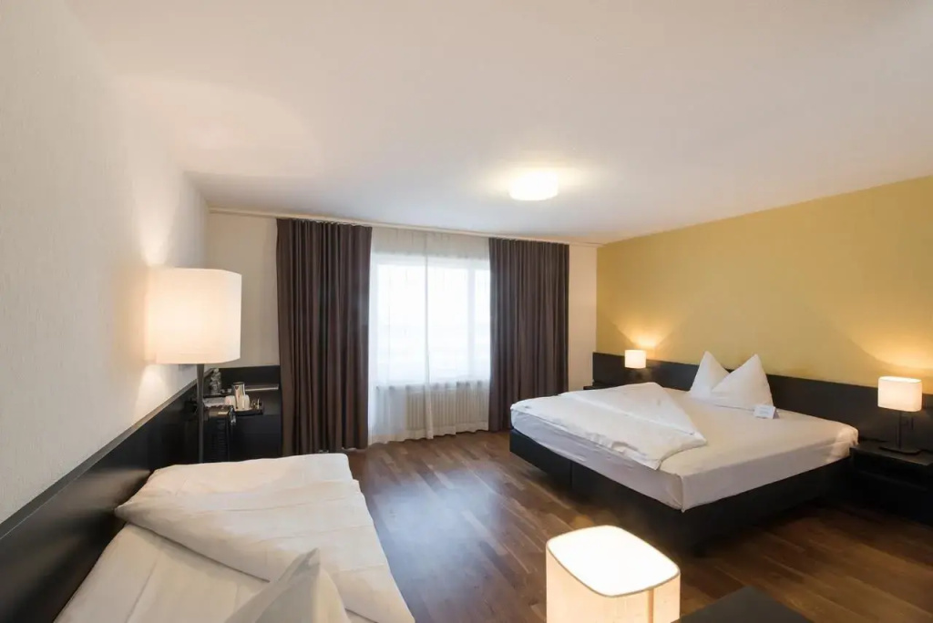 HOTEL illuster - Urban & Local