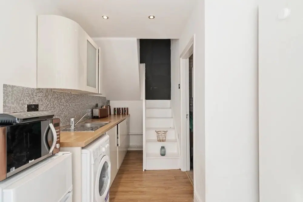 Beautiful Studio W/patio Near London Bridge