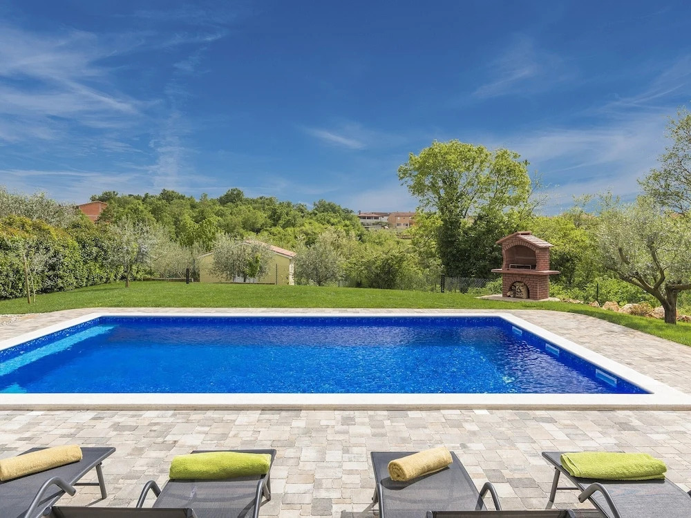 Holiday House With Private Pool and Garden in Nova Vas, Near Porec