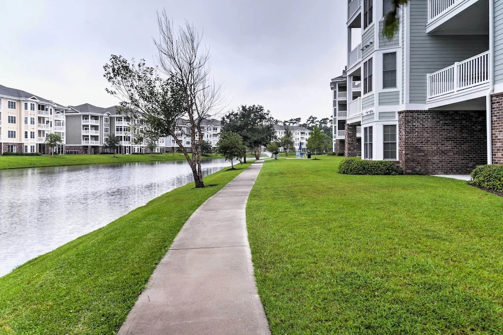 3 Mi to Broadway at the Beach: Condo w/ Pool!