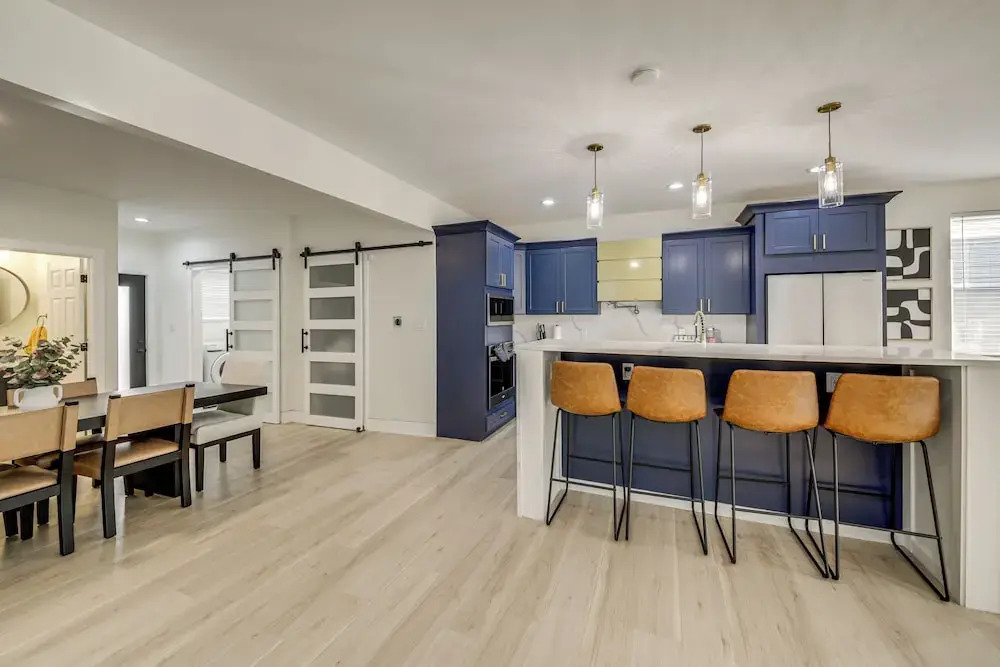 Home Theater + Rooftop Deck! Fountain Sq Stunner