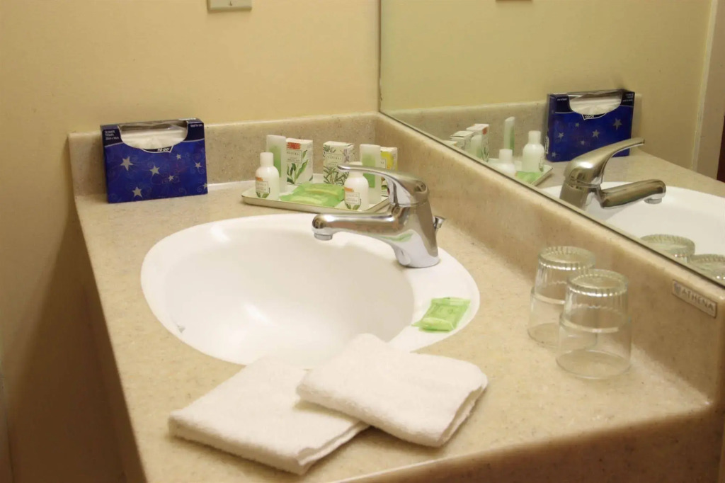 Tradewinds Hotel