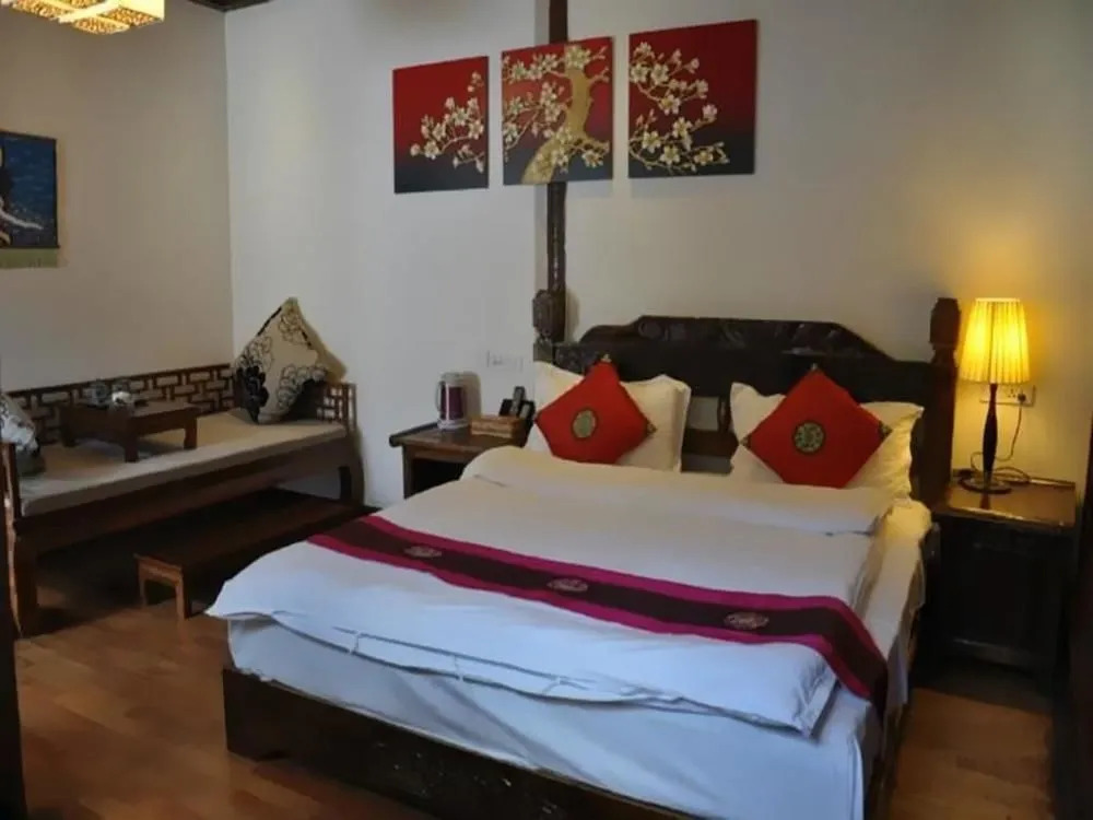 Lijiang Nobles Living Castle Hotel