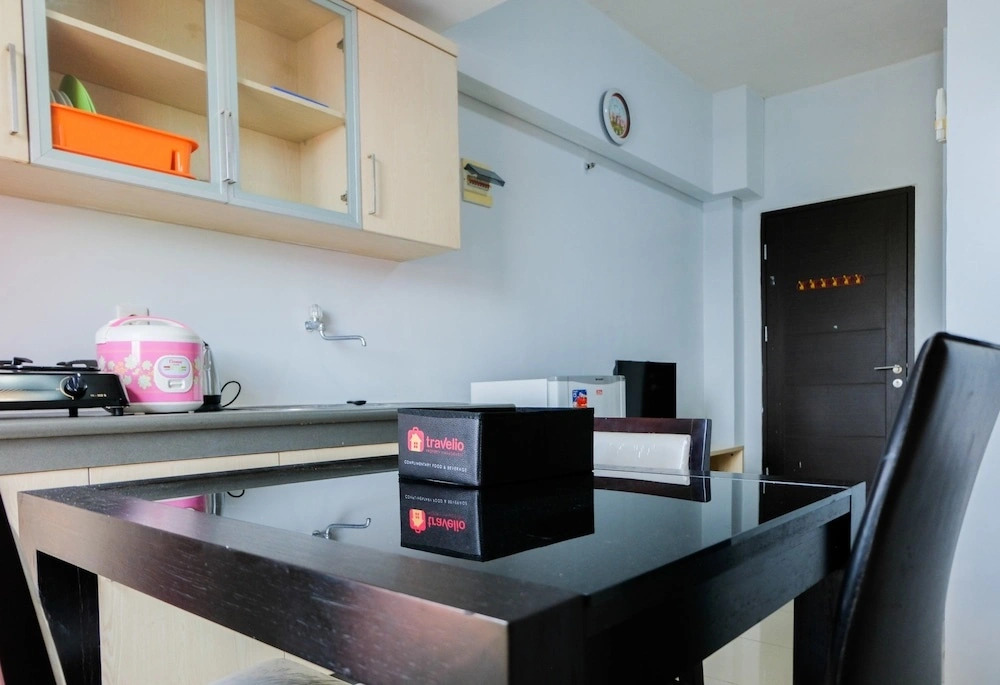 Simply And Comfy Studio Room At The Habitat Apartment