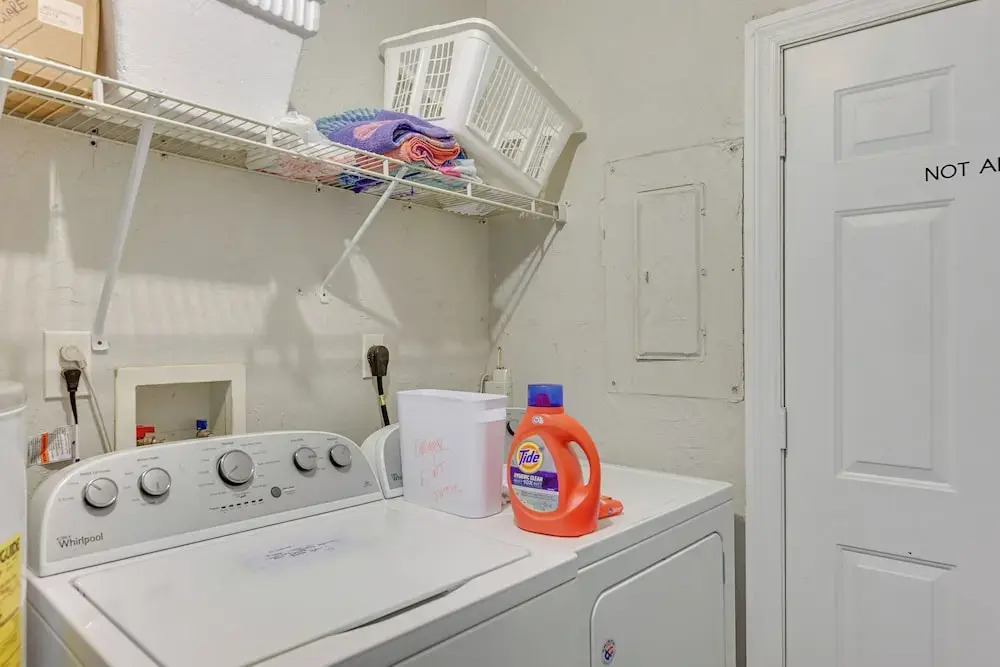 Dog-friendly Home w/ Yard ~ 6 Miles to the Beach!