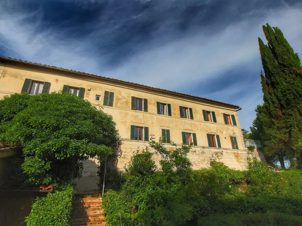 Cozy Farmhouse with Swimming Pool in Le Tolfe near Florence