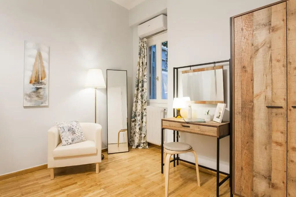 Syntagma private sweet safe double rooms with shared bathroom