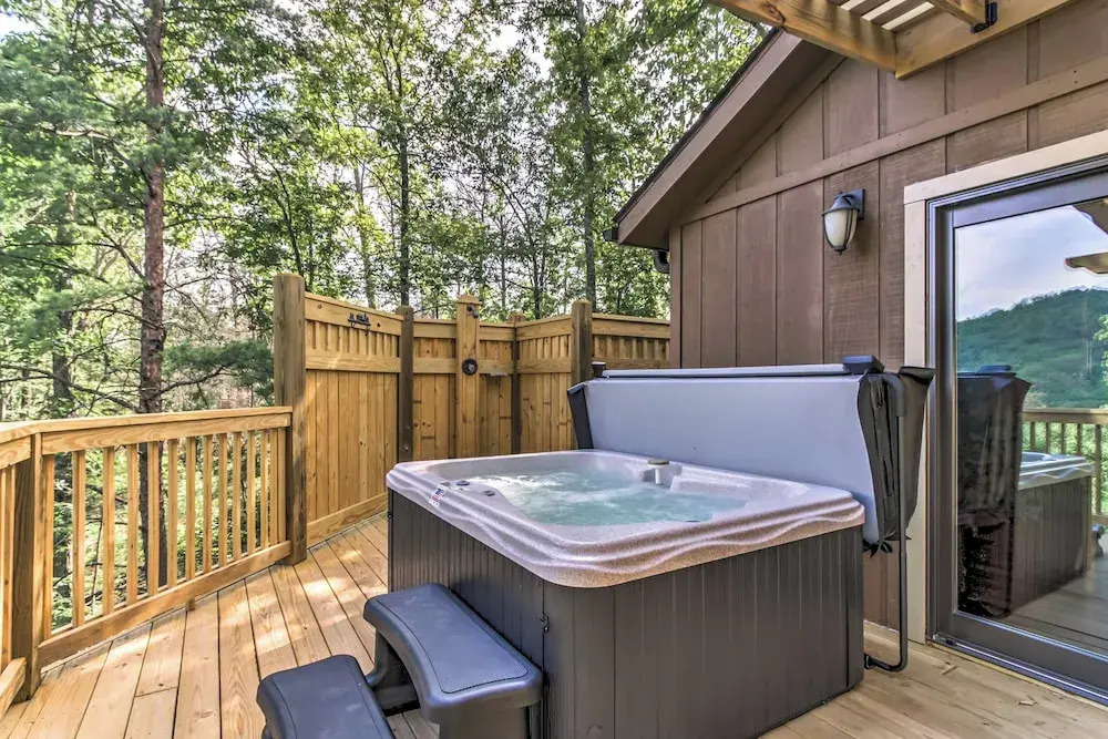 Hot Tub & Loft: Mountain-view Sevierville Cabin
