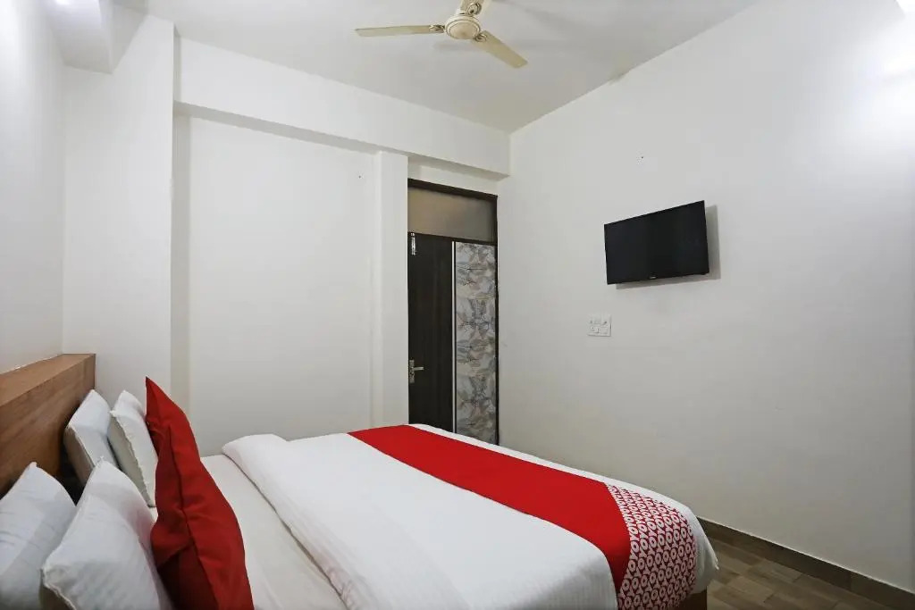 OYO 40002 Hotel The Rejoice