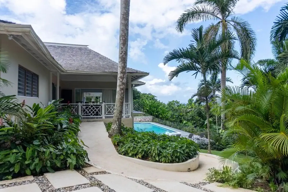Secluded 3BR Garden Villa Pool Ocean Views