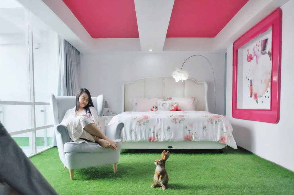 Berry Glee Thematic Hotel