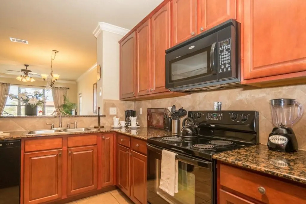 914 Charo Parkway Unit 131 3 Bedrooms, 3 Bathrooms
