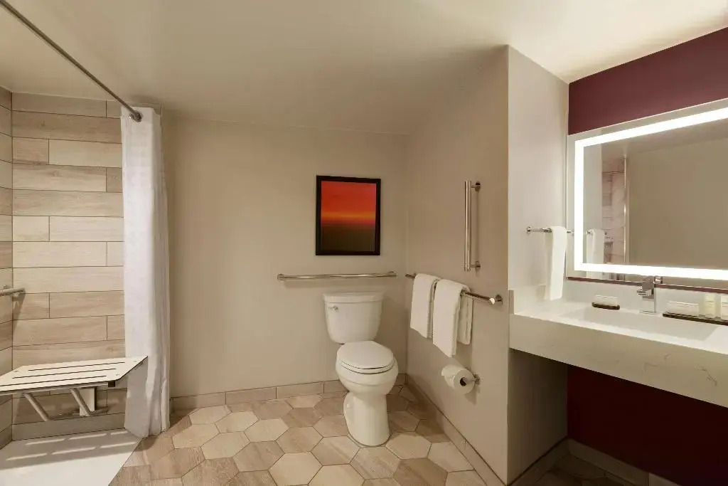 Hilton Phoenix Suites