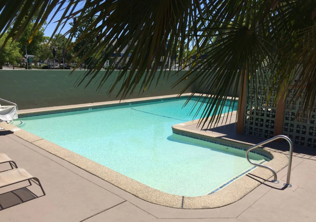 Thunderbird Lodge