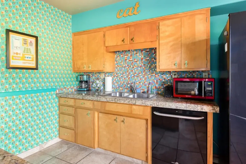 Mid century modern condo near Old Town, pool & BBQ