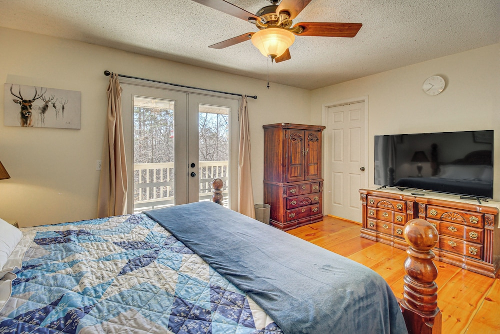 2 Mi to Dtwn Ellijay! Outdoorsy Escape w/ Hot Tub