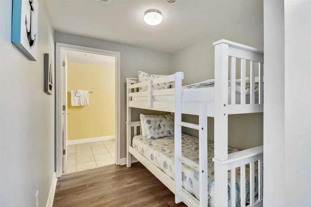 Shores of Panama 2026 - 1 Bedroom+Bunks. Res. Parking! 1 Condo by RedAwning
