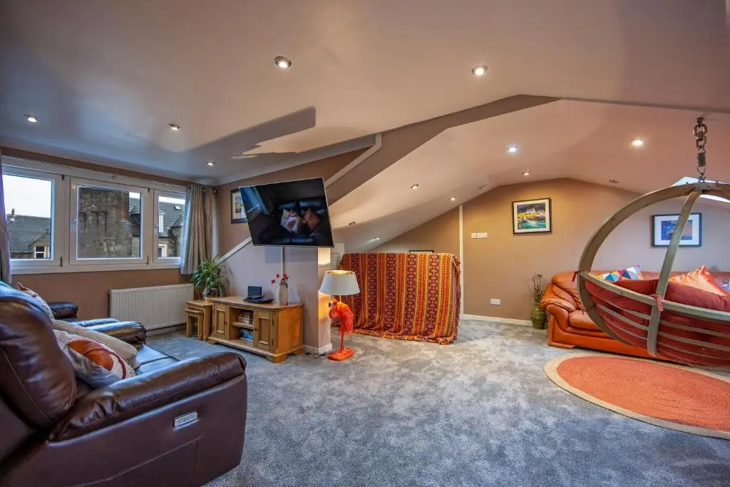 Premium 2nd floor 2 bed Apt sleeps 4 adults in Oban town