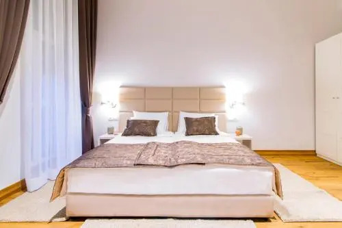 Lanterna Rooms City Center