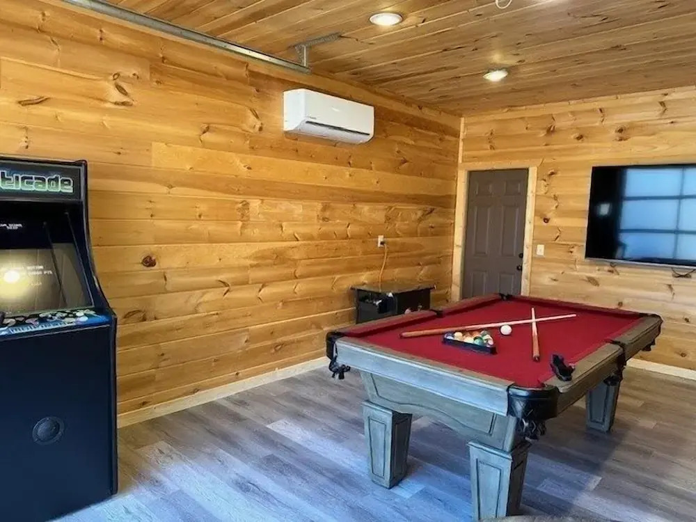 A Cabin On The Rocks - 3 Bedrooms, 3.5 Baths, Sleeps 10 3 Cabin by RedAwning