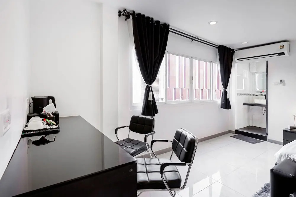 Thonglor Suites Hotel