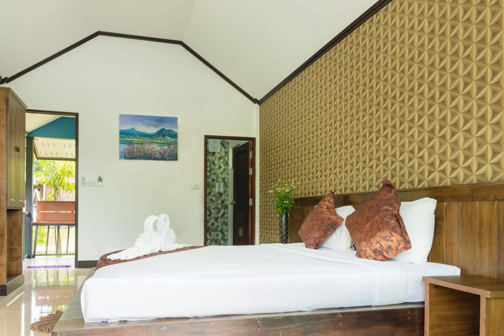 Baannai Lake View Resort