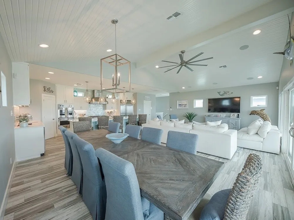 All Decked Out - 5 Br Home