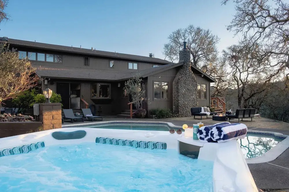 3.5-acre 5bdr Rereat w/ Views, Pool + Hot Tub, Fire Pit Gable by Avantstay