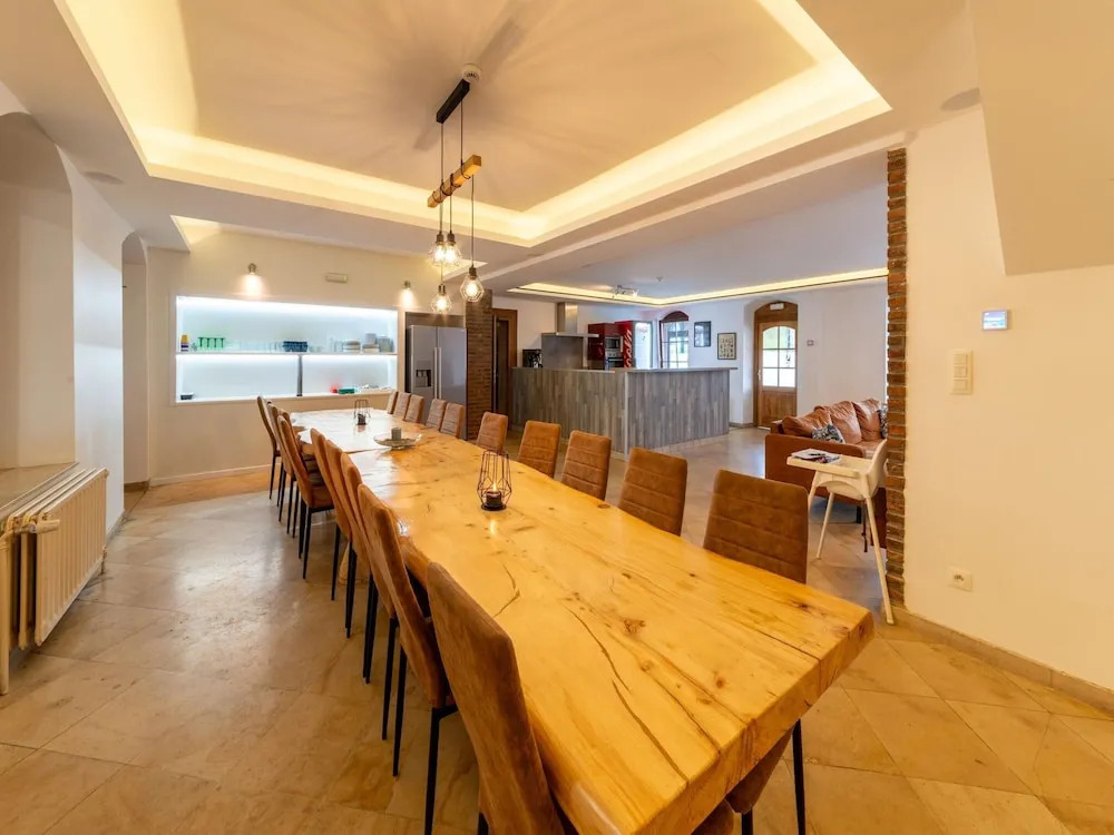 Former Hotel with Swimming Pool, Hot Tub, Sauna for Family Groups